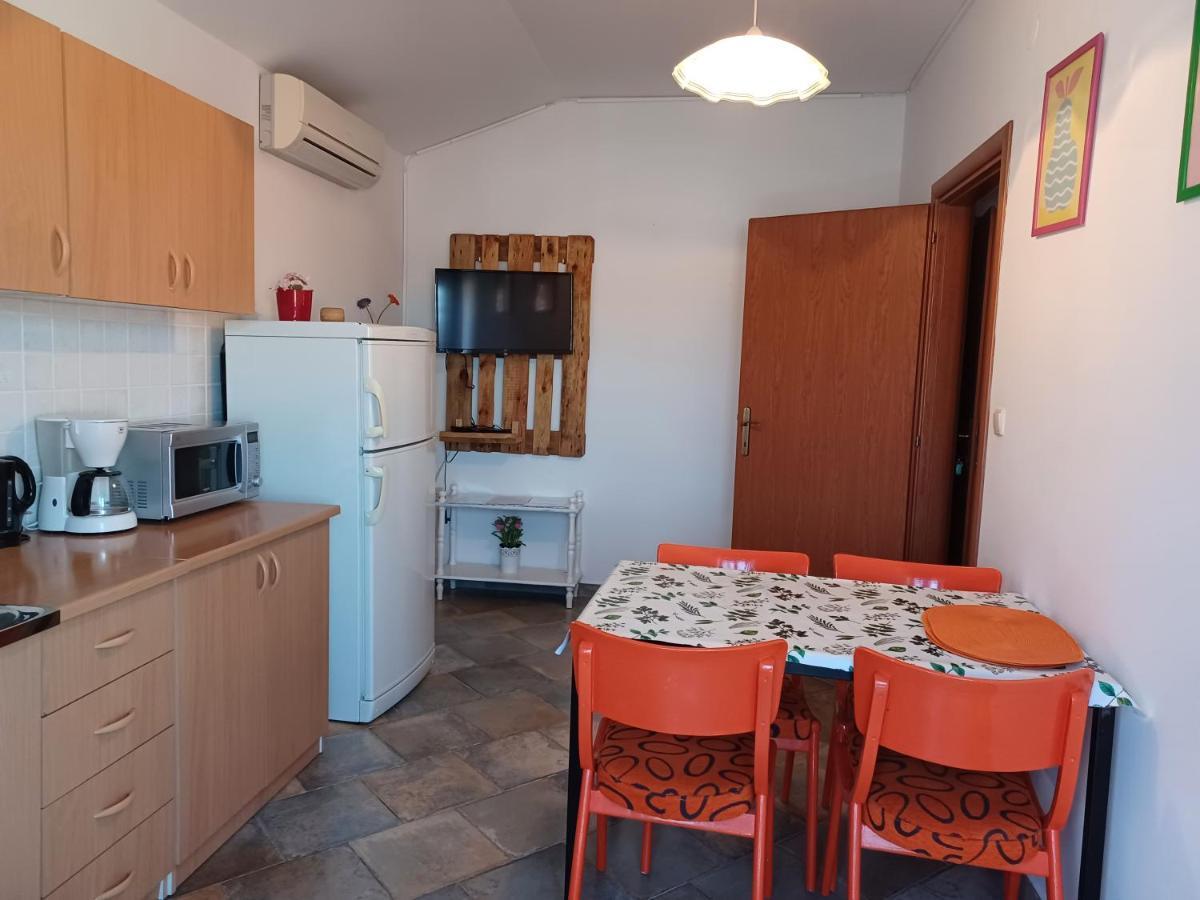 Apartments Ivic Раб Екстер'єр фото