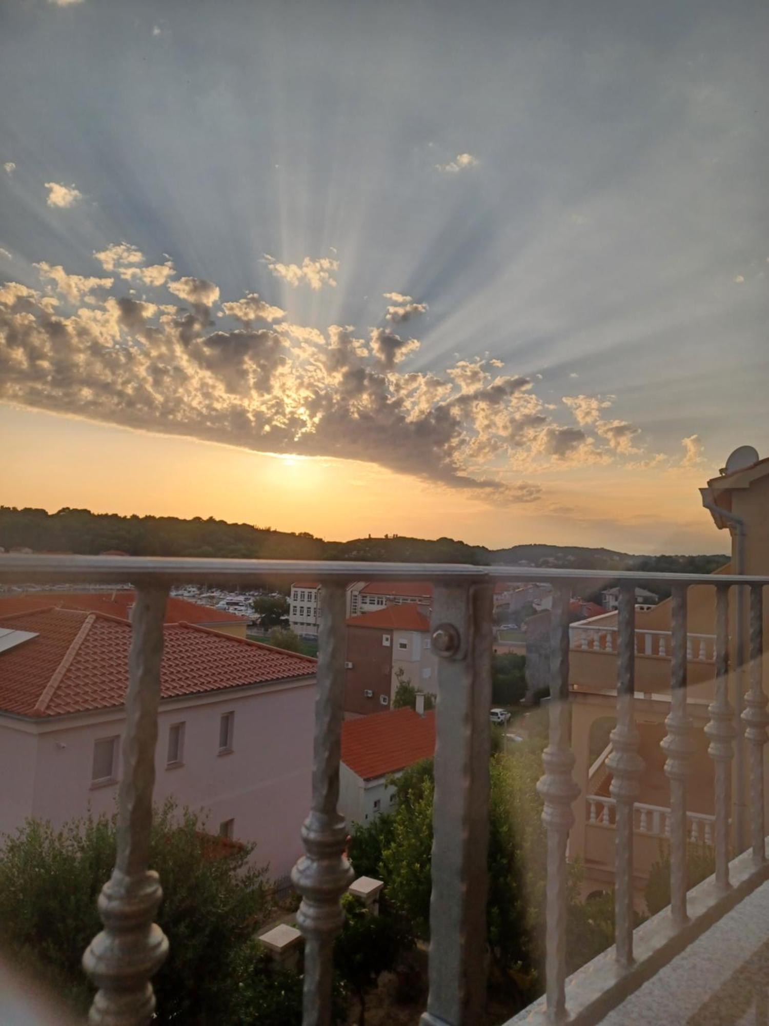 Apartments Ivic Раб Екстер'єр фото