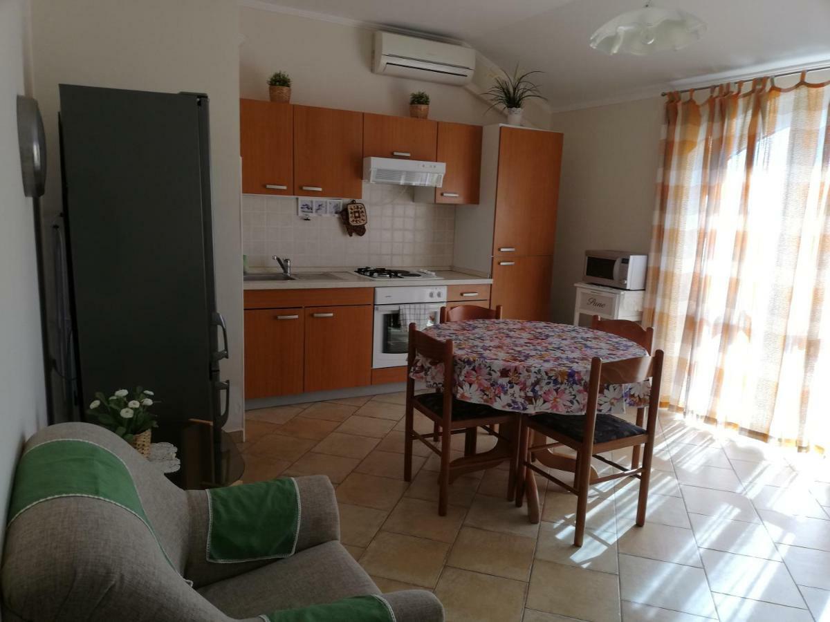 Apartments Ivic Раб Екстер'єр фото
